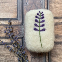 Load image into Gallery viewer, Gardeners Gift set with felted soap
