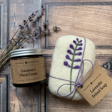 Load image into Gallery viewer, Gardeners Gift set with felted soap
