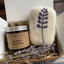 Load image into Gallery viewer, Gardeners Gift set with felted soap
